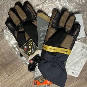 MOUNTAIN HARDWARE WOMENS GLOVES. SIZE SMALL. NEW.